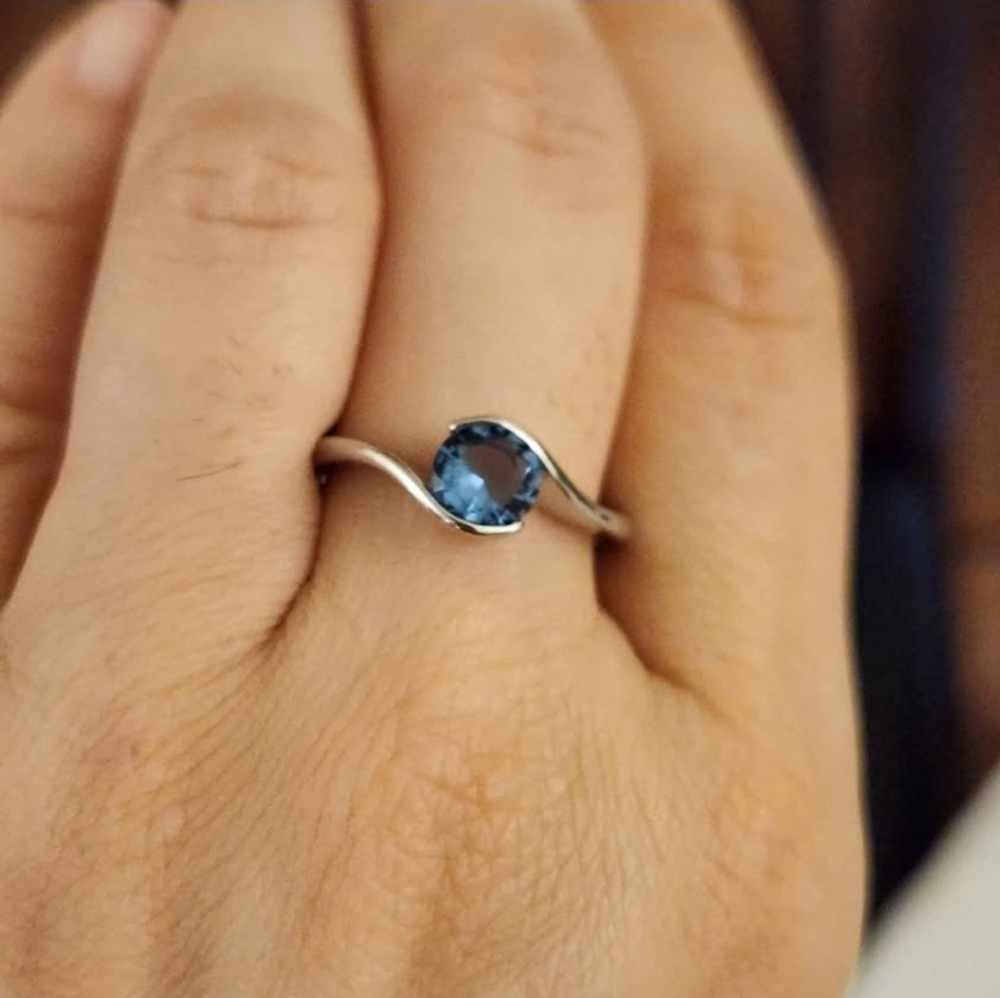 New 925 Silver Round Cut Blue Sapphire Ring for Women - Picture 9 of 9
